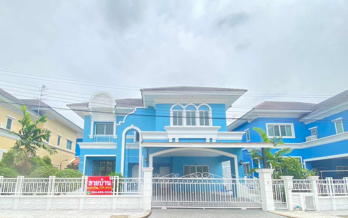 ขายบ้านลาดกระบัง สุวรรณภูมิ : 🏡✨ บ้านเดี่ยว 2 ชั้นสุดหรู ใจกลางลาดกระบัง ทำเลทอง ใกล้สนามบินสุวรรณภูมิ! ✨🏡 📍 หมู่บ้านยูโร ไพร์ม ลาดกระบัง 24/1 กรุงเทพ