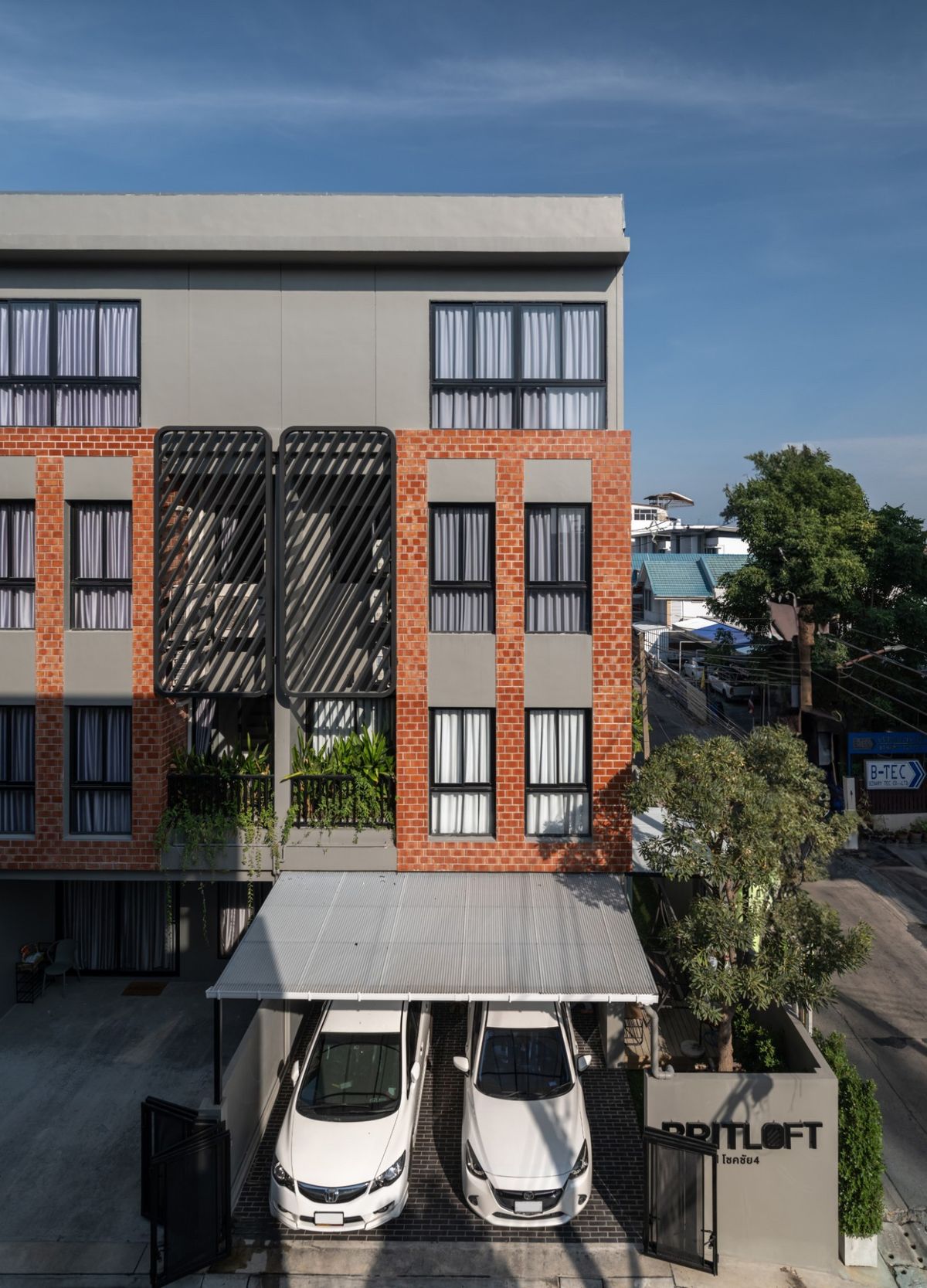 ขายทาวน์โฮมโชคชัย4 ลาดพร้าว71 : Britloft โชคชัย 4✨ทาวน์โฮม 3.5 ชั้น ขนาด 237 ตร.ม. 26.6 ตร.ว. | 3 ห้องนอน 4 ห้องน้ำ 2 ที่จอด เริ่ม 11.09 MB ติดต่อนัดชม Tel.0922635410 (เอิร์ธ)