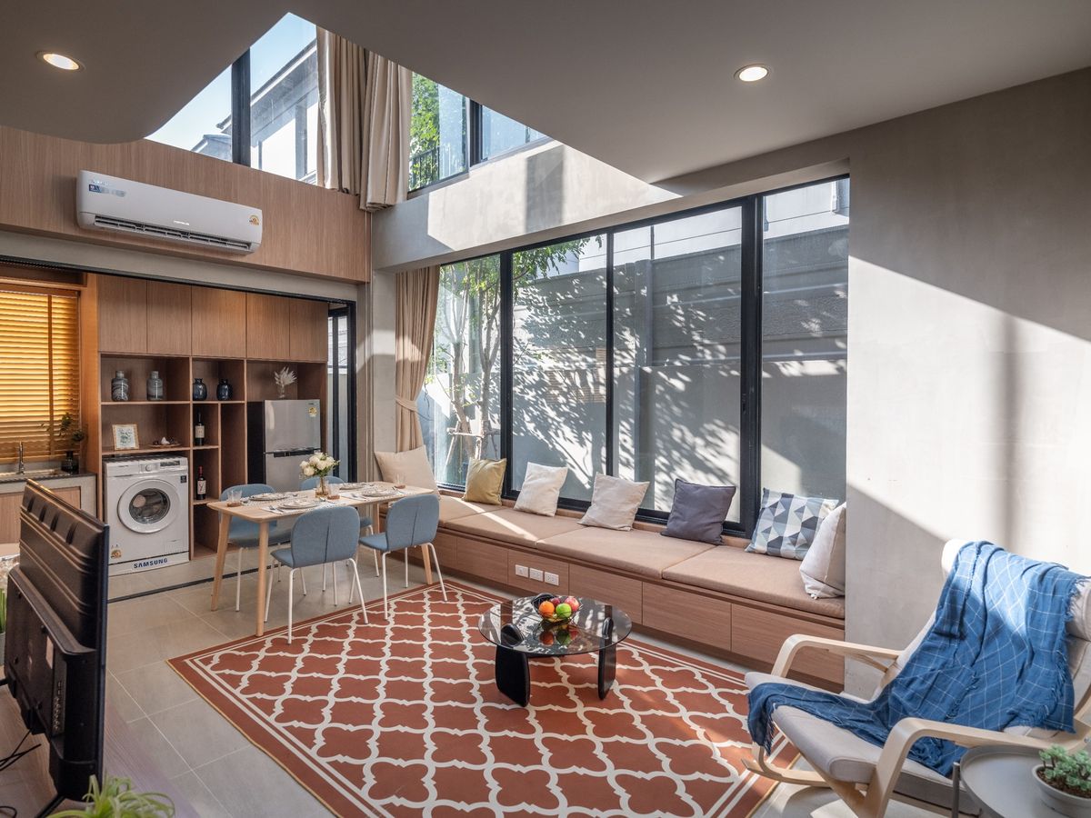 ขายทาวน์โฮมโชคชัย4 ลาดพร้าว71 : 🏛️✨Britloft โชคชัย 4 ทาวน์โฮม 3.5 ชั้น แปลงมุม พร้อมสวนส่วนตัว ขนาด 237 ตร.ม. 24.7 ตร.ว. | 3 ห้องนอน 4 ห้องน้ำ 2 ที่จอด เริ่ม 9.9 MB ติดต่อนัดชม Tel.0922635410 (เอิร์ธ)
