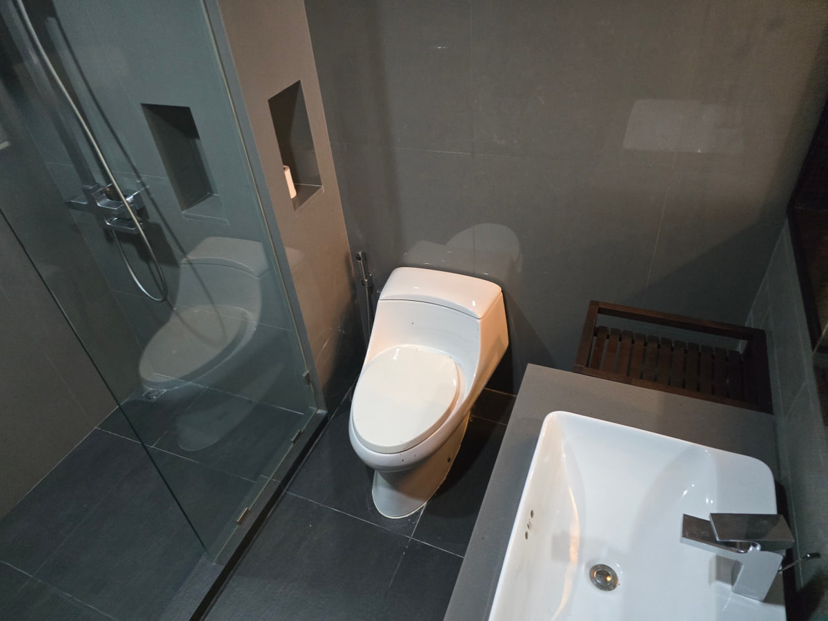 For RentCondoSathorn, Narathiwat : The Hudson Sathorn 7【𝐑𝐄𝐍𝐓】🔥 Cool dark tone. Luxurious furniture with style, complete functions, complete with every usable area 🔥 Contact Line ID: @hacondo