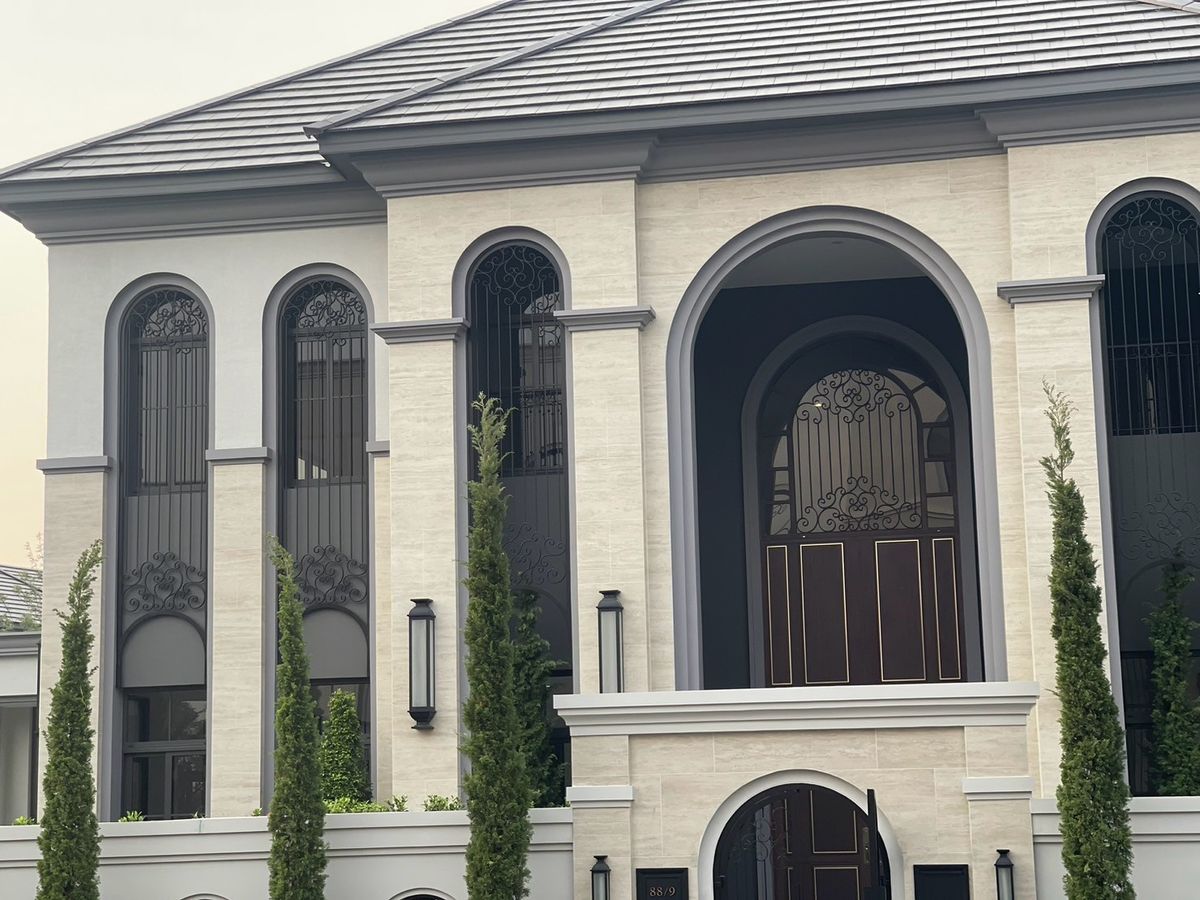 ขายบ้านพัฒนาการ ศรีนครินทร์ : THE PALAZZO กรุงเทพกรีฑา คฤหาสน์หรูที่จะพาคุณไปพบความสุขในการใช้ชีวิต  บนที่สุดของทำเลศักยภาพ กรุงเทพกรีฑา เพียบพร้อมด้วยสิ่งอำนวยความสะดวก ใกล้สนามบินสุวรรณภูมิ และ รร.นานาชาติชั้นนำ