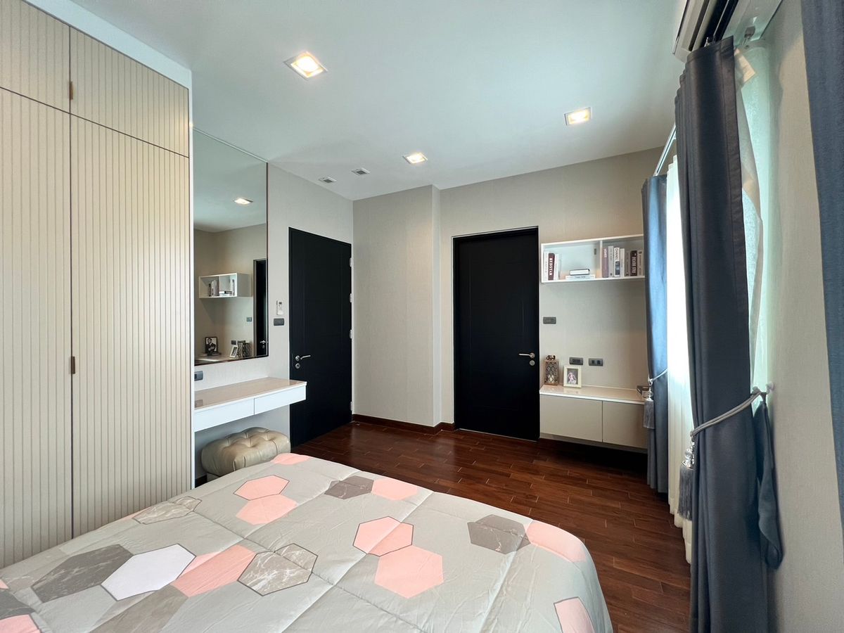 ขายบ้านลาดกระบัง สุวรรณภูมิ : ✨ขายด่วน บ้านเดี่ยว เพอร์เฟค มาสเตอร์พีซ พระราม 9 เฟอร์นิเจอร์ตกแต่งทุกห้องครบ ติดแอร์ครบทุกห้อง เงียบสงบ เหมาะสำหรับผู้ต้องการความเป็นส่วนตัว ทำเลดี  ใกล้รถไฟฟ้าสายสีส้ม