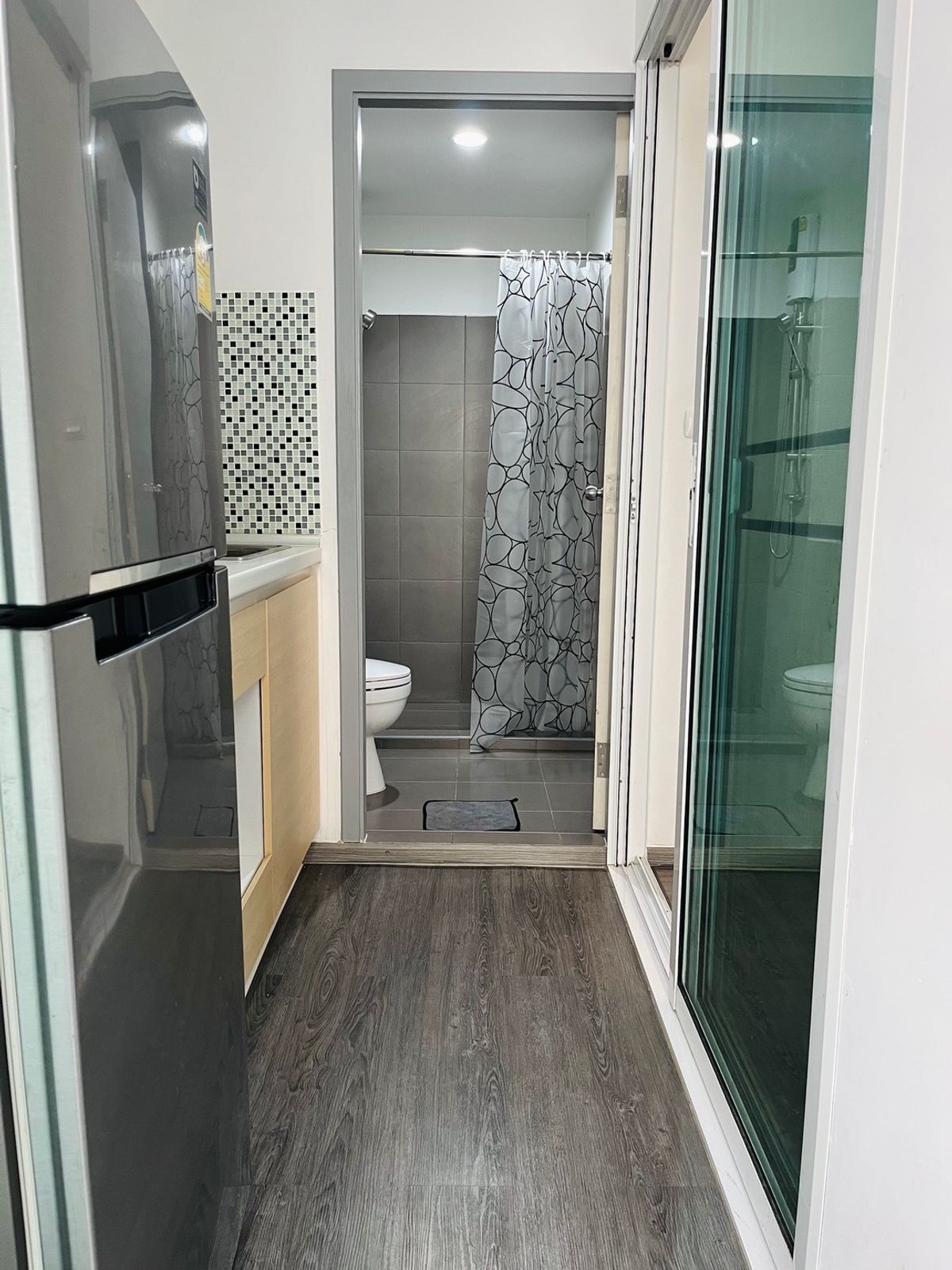 For SaleCondoPathum Thani,Rangsit, Thammasat : Urgent sale, very cheap price, The Point Rangsit-Khlong 6, new renovated, full of fir, ready to move in, suitable for investment yield8-9%