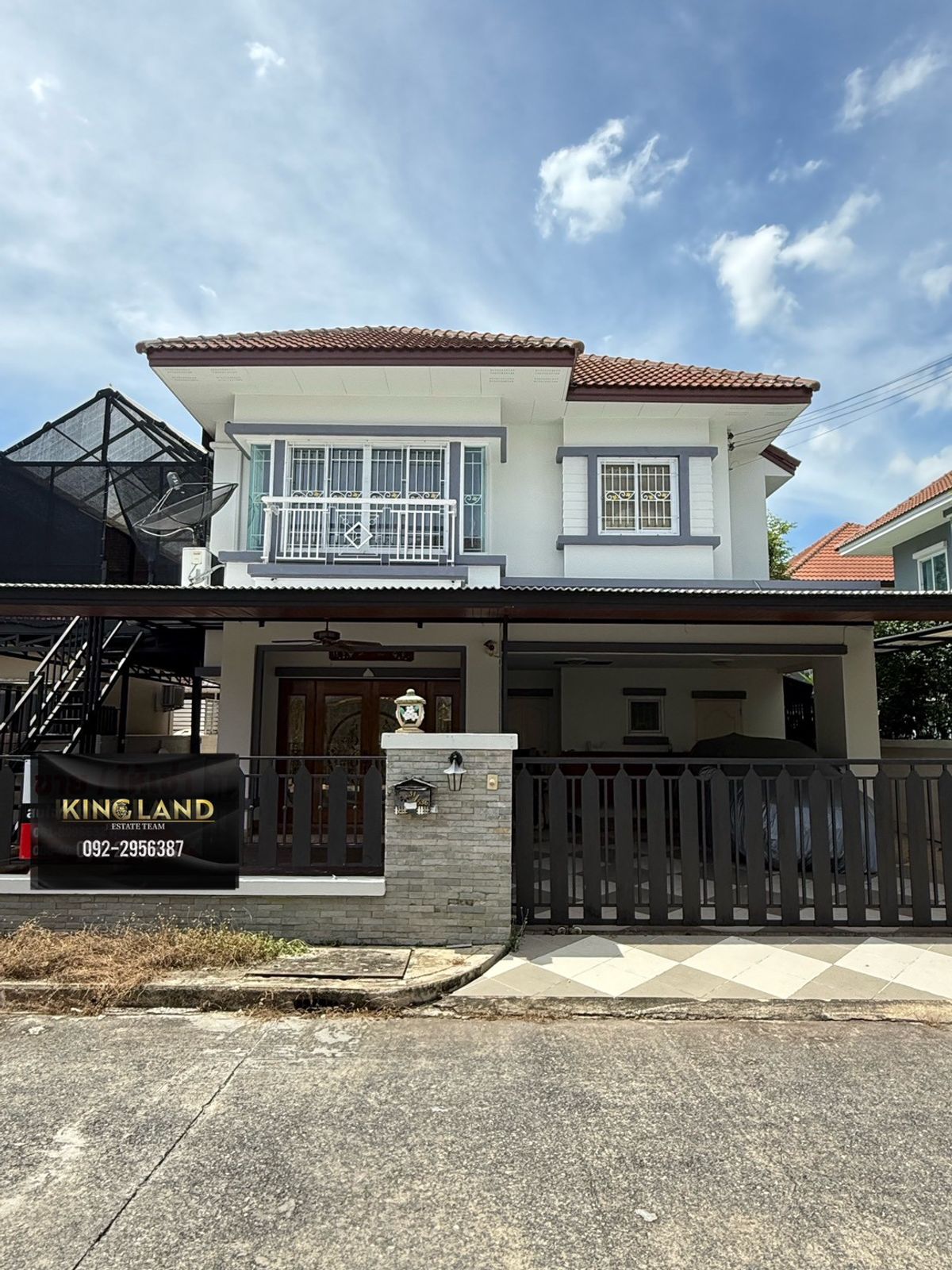 บ้านปทุมธานี รังสิต ธรรมศาสตร์ : ✨ขาย/เช่าบ้านเดี่ยว 2 ชั้น หมู่บ้านสินธานีแกรนด์วิลล์ 3 ห้องนอน 2ห้องน้ำบิ้วอินไม้แท้ทั้งหลัง พร้อมอยู่ได้เลย ติดมอเตอร์เวย์ ธัญบุรีคลอง5 #เลี้ยงสัตว์ได้🐱🐶 #รับต่างชาติยกเว้นจีน #จดทะเบียนบริษัทได้ ราคาเช่า 25,000 / เดือน (รวมส่วนกลางเเล้ว) ราคาขาย 4.9 