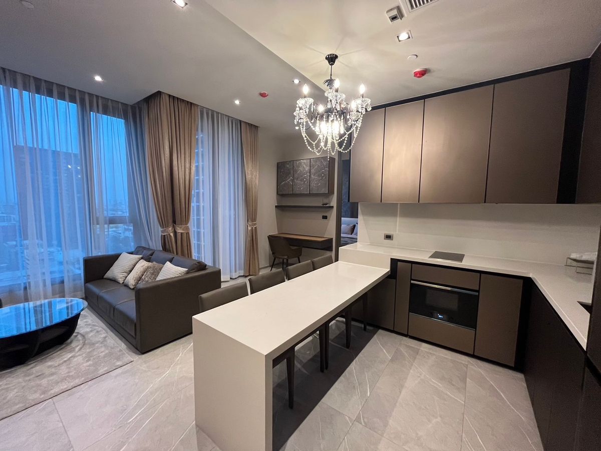 For RentCondoSukhumvit, Asoke, Thonglor : ✨ Hyde Heritage Thonglor luxury condo for rent, lifestyle and business area Experience the luxury with the interior furniture, convenient to travel near BTS Ekkamai.