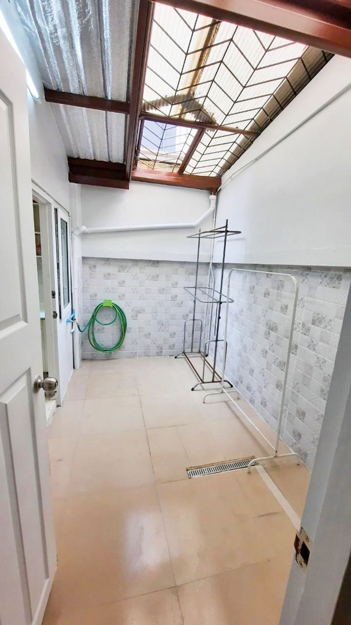 For RentTownhomePattanakan, Srinakarin : TH for rent, 4 floors, Warathorn Ville, Phatthanakan 44, 31.5 sqw, 5 bedrooms,newly renovated.