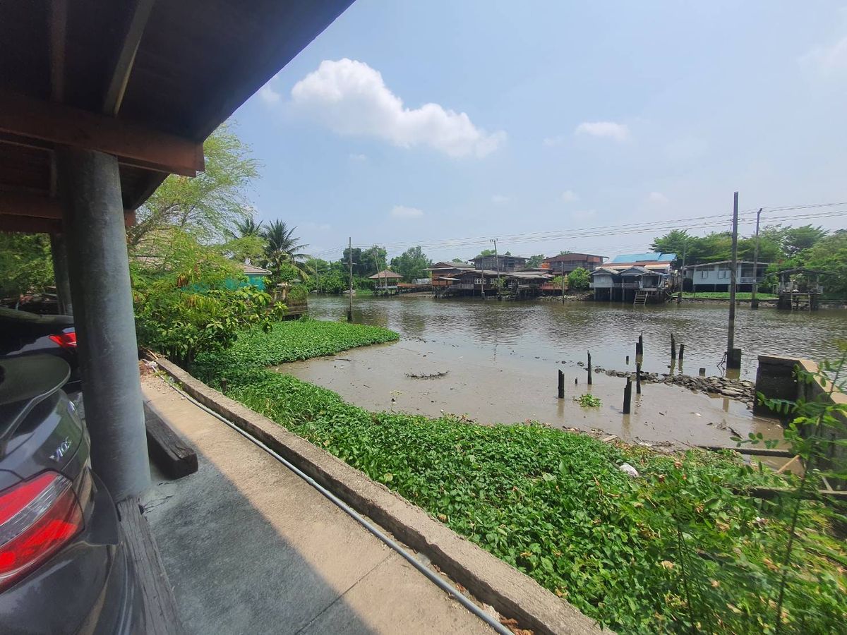 For SaleLandRama5, Ratchapruek, Bangkruai : 🏠 Sell beautiful land next to the canal Om Non Good environment Convenient location Shady atmosphere Good weather near prosperity