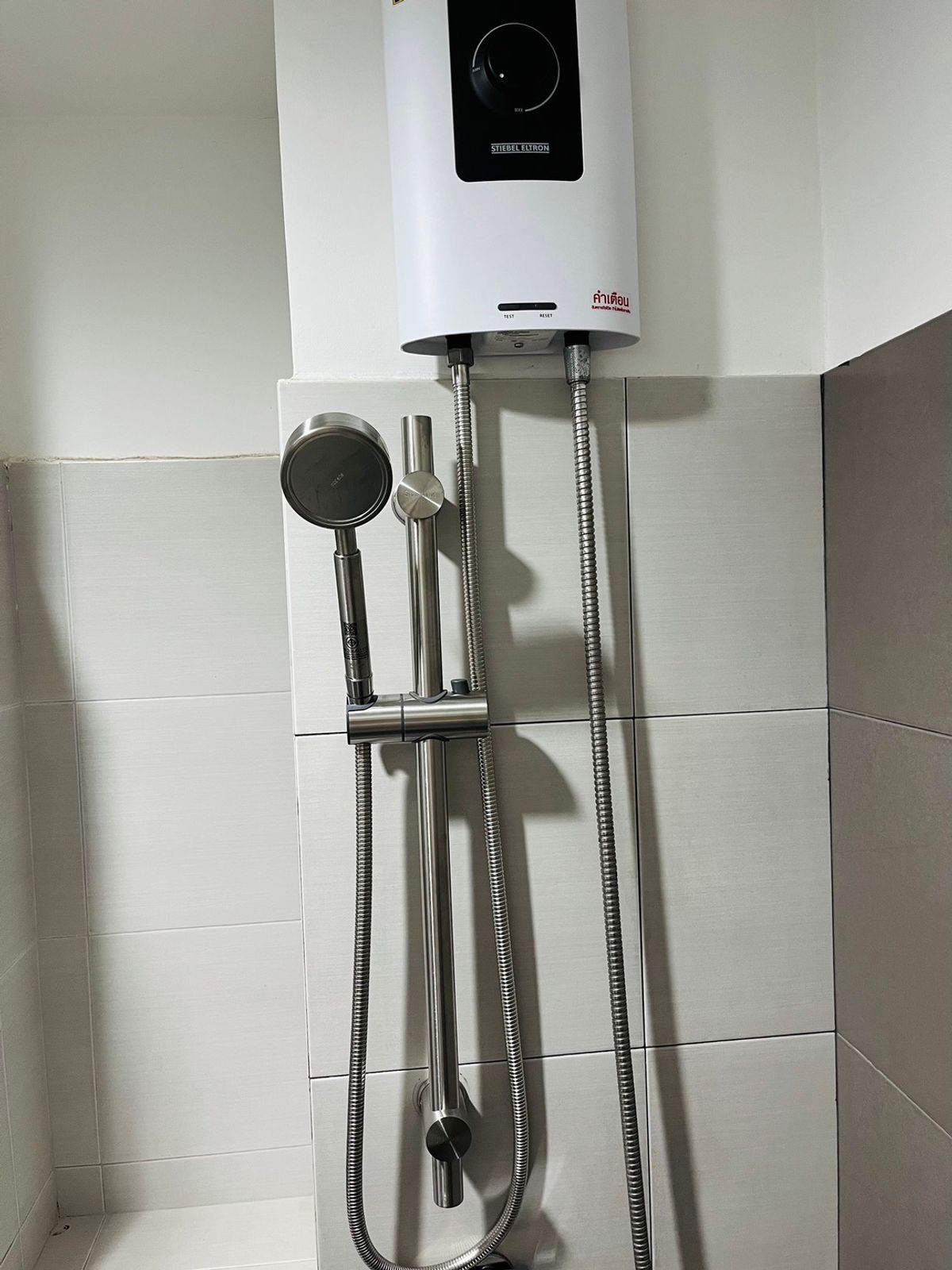 For SaleCondoPathum Thani,Rangsit, Thammasat : Urgent sale, very cheap price, The Point Rangsit-Khlong 6, new renovated, full of fir, ready to move in, suitable for investment yield8-9%