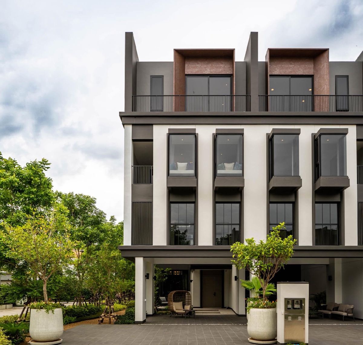 For SaleTownhomeSeri Thai, Ramkhamhaeng Nida : Milford Ladprao-Ramkhamhaeng Luxurious 3.5 layer townhome, special price 15 million 📲 𝟎𝟔𝟒-𝟕𝟗𝟒𝟒𝟐𝟔𝟑 (Khun Nam)