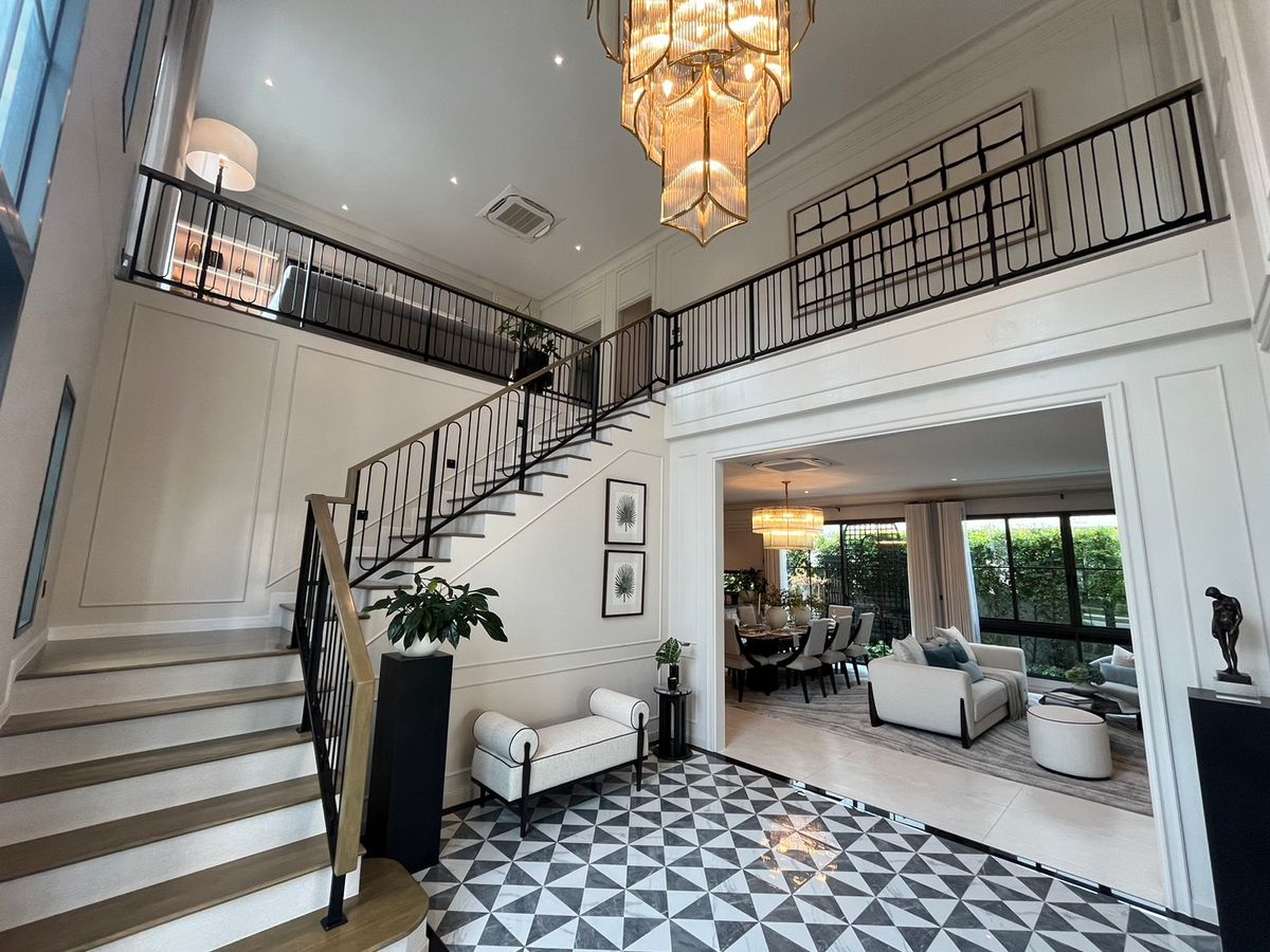 For SaleHouseBangna, Bearing, Lasalle : 🏡 Luxurious detached house, Type Masefield (Messfield), Setthasiri, Bangna, Km. 10 📌 Plot 898/1 | Land area 89.60 sq.who | Usable area 377 sq.m. 💰 Special price only 35.9 million baht (buy directly with the project)