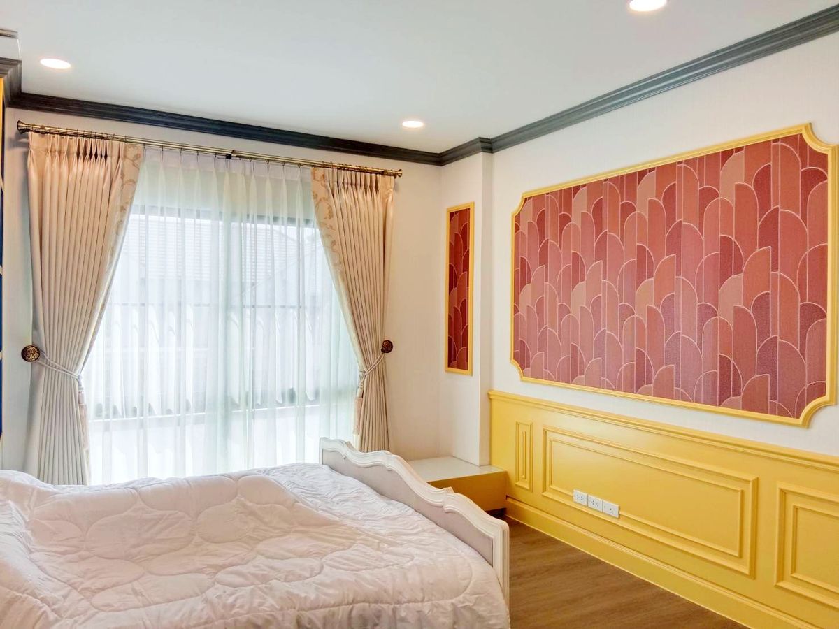 HousePattanakan, Srinakarin : Rent a new detached house, Nantawan, Rama 9, Krungthep Kreetha, new cut 106.5 sq.w., 4 bedrooms, 5 water, beautiful back corner, complete furniture Ready