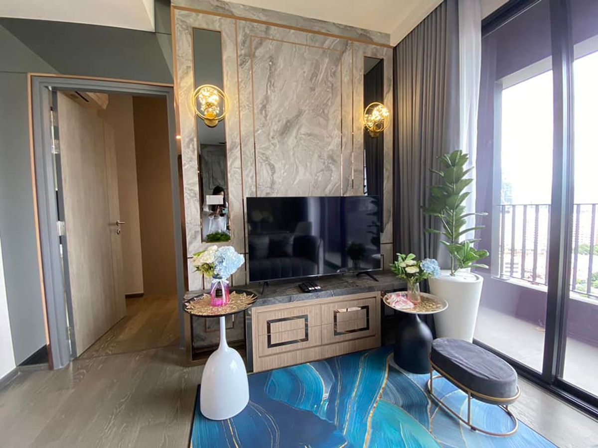 ให้เช่าคอนโดคลองเตย กล้วยน้ำไท : Condo 2 bedroom for rent next to MRT, The One Bangkok project  and Benjakitti park. Contact Agent Tel./Line: 093-939-7861