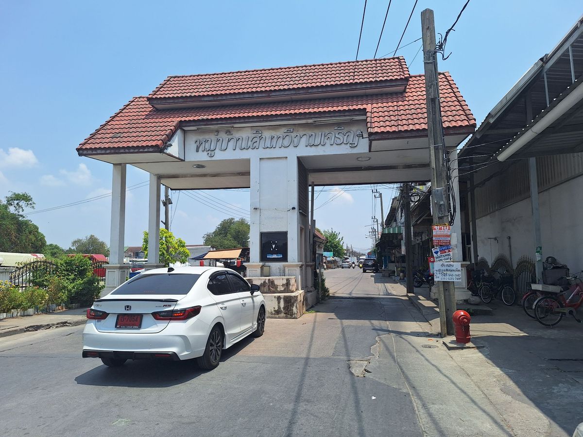 For SaleTownhomeRama 2, Bang Khun Thian : !! Sell ​​a new renovated townhouse after the corner is ready to stay in the project. Sinthawee Ngamcharoen Soi Ngam Ngamcharoen 27