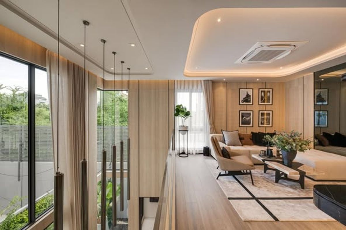 For SaleHouseRama9, Petchburi, RCA : The 3.5 -story house comes with a swimming pool and Double Volume Living in the heart of Rama 9. Convenient transportation, near international schools and department stores, I Artale Asoke - Rama 9.