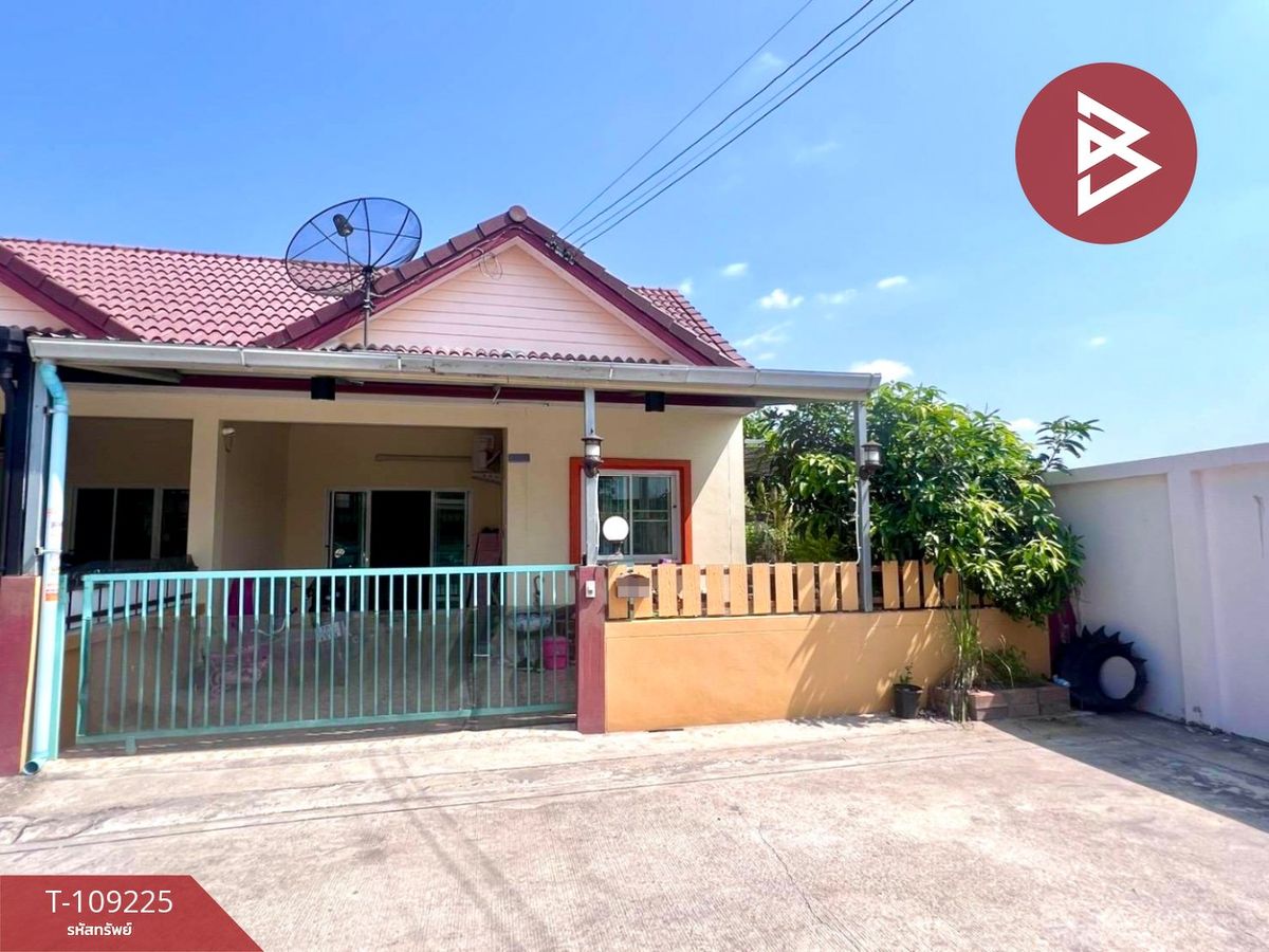 For SaleHousePattaya, Bangsaen, Chonburi : Twin house for sale, Sincharoen Land Village, 3, Chon Buri, ready to move in