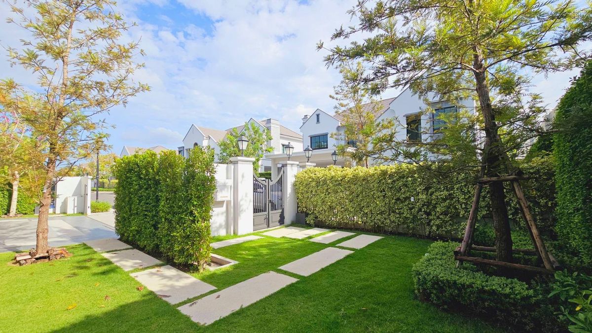 HousePattanakan, Srinakarin : Rent a new detached house, Nantawan, Rama 9, Krungthep Kreetha, new cut 106.5 sq.w., 4 bedrooms, 5 water, beautiful back corner, complete furniture Ready