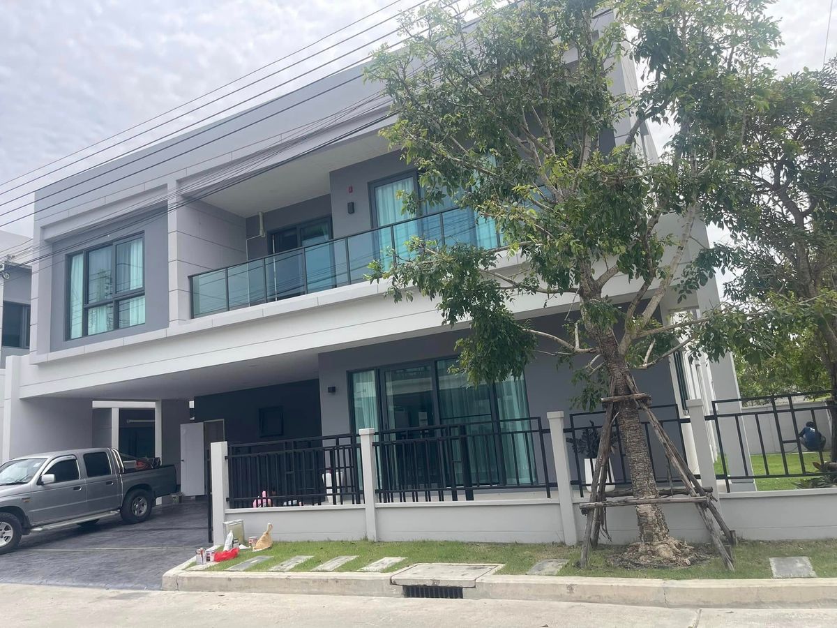 For RentHouseBangna, Bearing, Lasalle : 🏡 For Rent: Centro Bangna Phase 1 – Corner Unit | Size XL