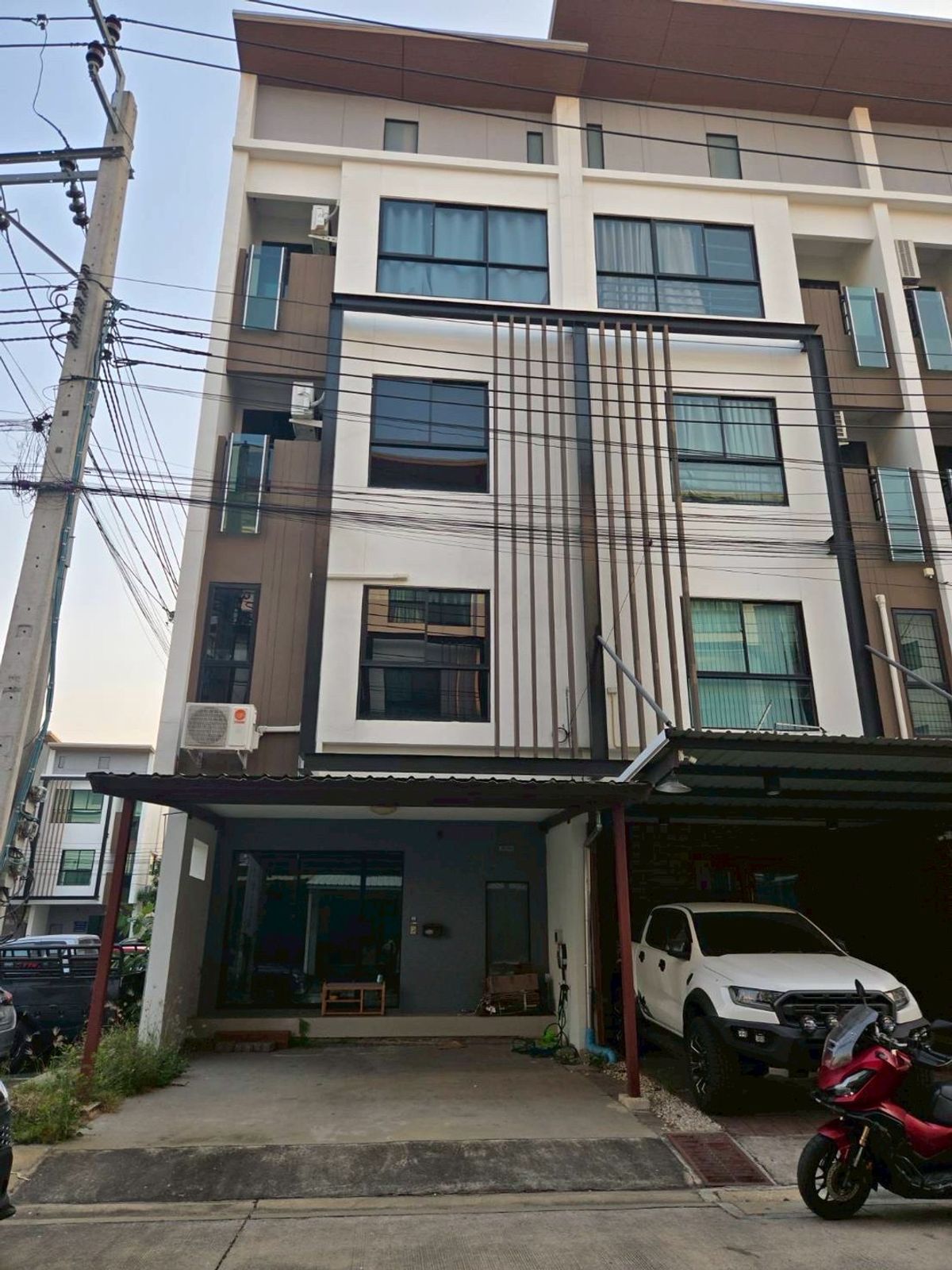 ให้เช่าโฮมออฟฟิศลาดกระบัง สุวรรณภูมิ : ปล่อยเช่า Home Office 4 ชั้น Ifield บางนา 4 ห้อง 22 ตร.วา 28,000 บาทต่อเดือน