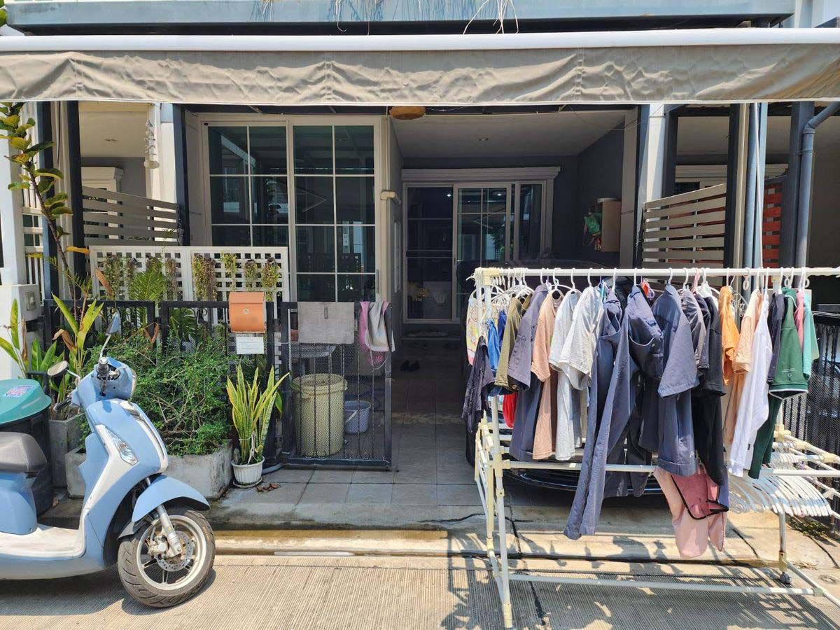 For RentTownhomeSamut Prakan,Samrong : 2-story townhome decorated beautifully for rent in Samrong-Bearing Near Samrong Hospital, only 1.3 km.