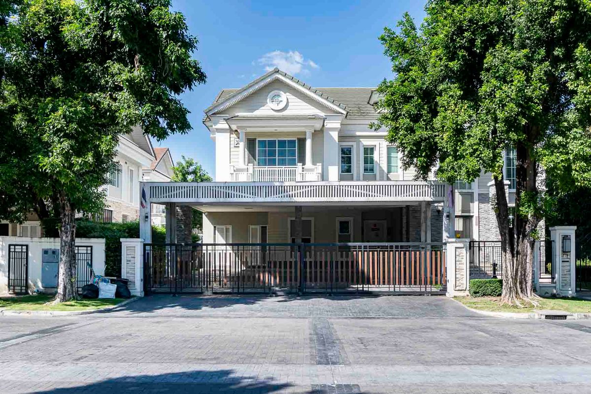For RentHouseBangna, Bearing, Lasalle : For rent, luxury houses, large plots, Narasiri, Bangna, 4 bedrooms, 5 bathrooms, good location, central, complete, near Mega Bangna mall.