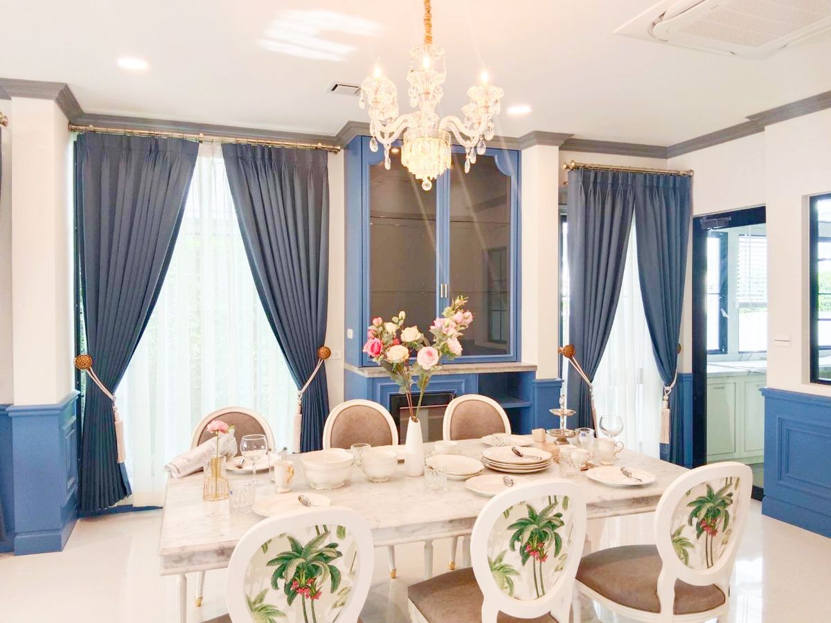 HousePattanakan, Srinakarin : Rent a new detached house, Nantawan, Rama 9, Krungthep Kreetha, new cut 106.5 sq.w., 4 bedrooms, 5 water, beautiful back corner, complete furniture Ready