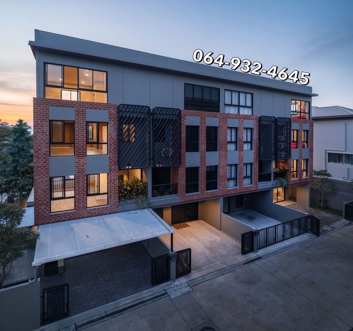 ขายทาวน์โฮมโชคชัย4 ลาดพร้าว71 : ซื้อตรงโครงการ Britloft โชคชัย4 ทาวน์โฮมออฟฟิศ 3ชั้นครึ่ง แปลงมุมพร้อมสวนส่วนตัว 24.7 ตร.ว. 237ตร.ม 3ห้องนอน 4ห้องน้ำ 2ที่จอด นัดชมโครงการโทรเลย 064-932-4645 KEn