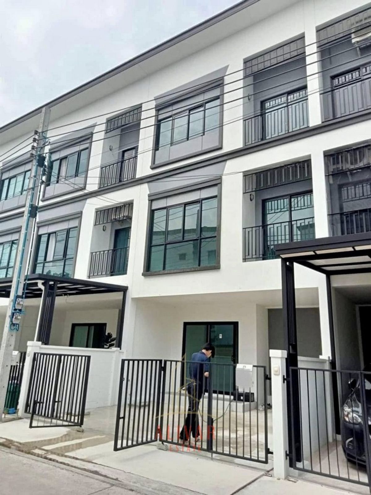 For RentTownhomeSamut Prakan,Samrong : RH040025 3-story townhome for rent, 3 bedrooms, Lumpini Town Place Sukhumvit-Srinakarin near BTS Samrong