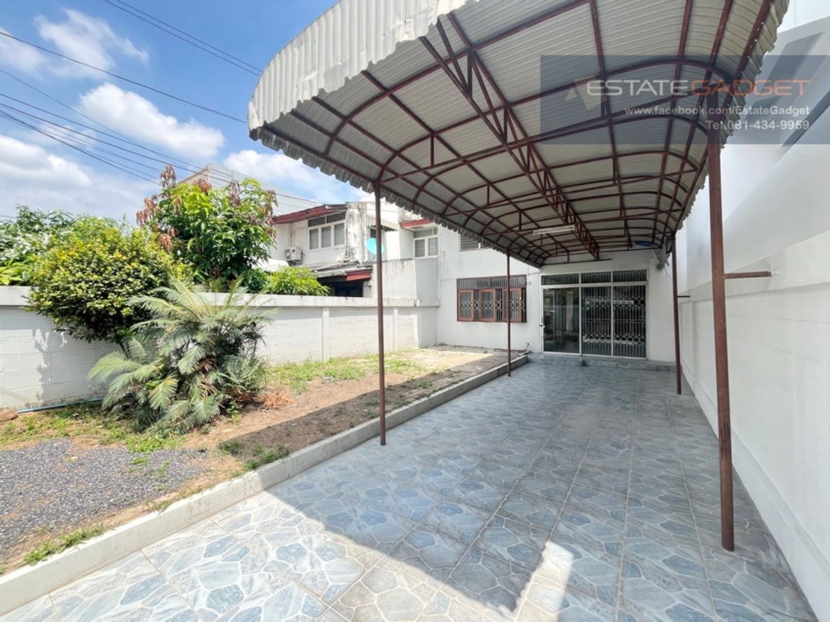For RentTownhomeRamkhamhaeng, Hua Mak : Rent a 2-story townhouse, 47 sq.w., Rama 9, walk 2 minutes to The Nine (081-434-9959)