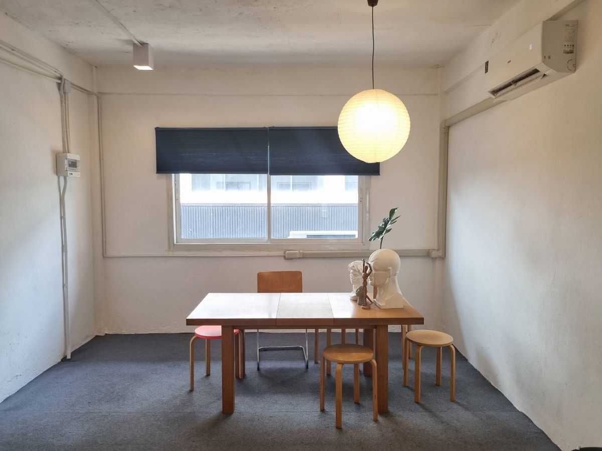 For RentSapankwai,Jatujak : 📍 Rent a minimal area, 4th floor, near BTS, Saphan Khwai - Creative as you like!