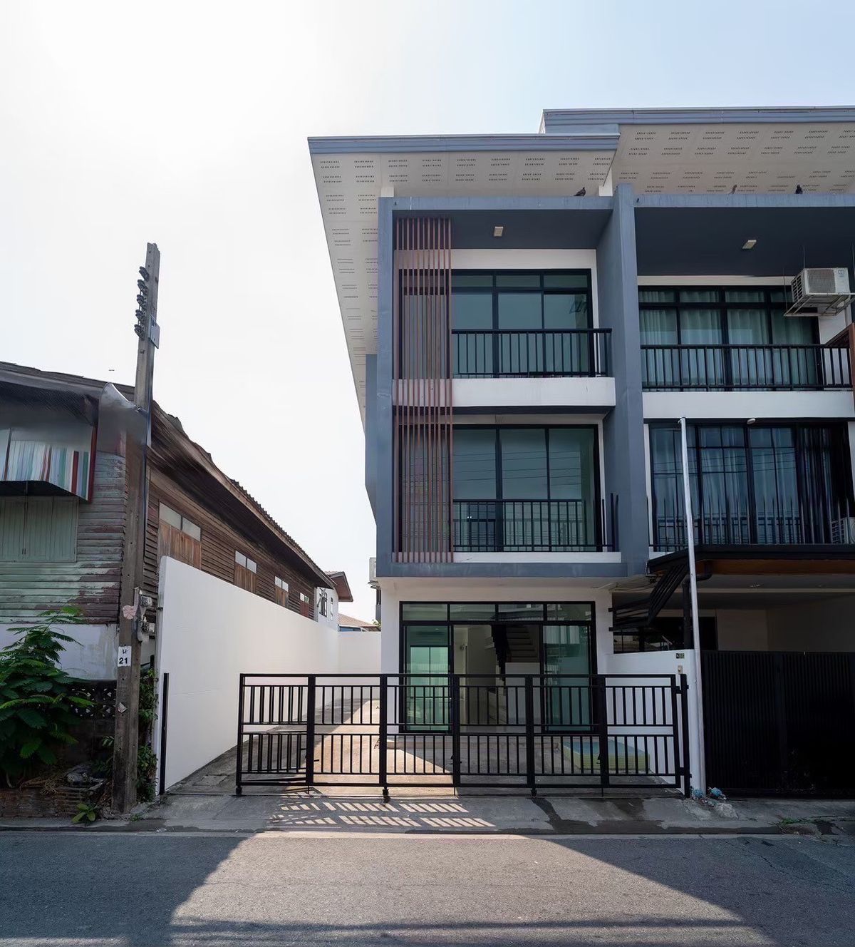 For RentTownhomeVipawadee, Don Mueang, Lak Si : townhouse, 3 bedrooms, 3 bathrooms, Soi Songprapa 1, owner-built, good quality, suitable for opening a shop