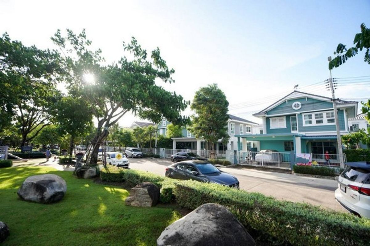 For RentHousePathum Thani,Rangsit, Thammasat : HR2372 Rent a house behind the corner of Villaggio Village, Rangsit, Khlong 3, full, ready to travel conveniently.