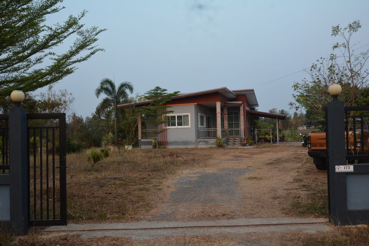 ขายบ้านขอนแก่น : ขายบ้านเดี่ยวชั้นเดียวทำเลทอง ติดถนนใหญ่ทางเข้าเขื่อนอุบลรัตน์ บรรยกาศดี พื้นที่เหลือเยอะ วิวสวย