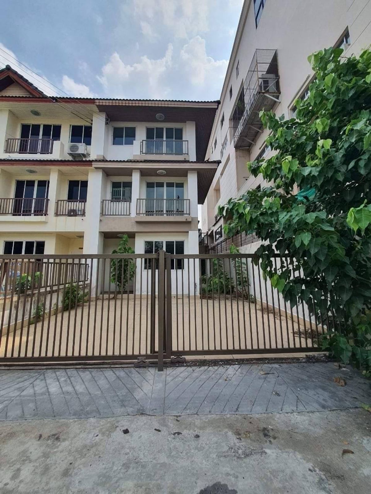 ขายโฮมออฟฟิศสุขุมวิท อโศก ทองหล่อ : LTH12225 – Home office FOR SALE in Soi Sukhumvit 62 Soi 1 Size 420 Sq.m 3 room 4 baths Near BTS Bang Chak Station ONLY 8.9 MB