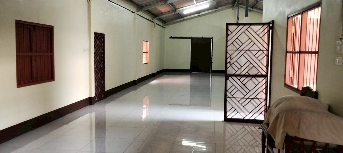 ขายบ้านจันทบุรี : ขายบ้านโบราณ กลางชุมชนหนองบัว จันทบุรี