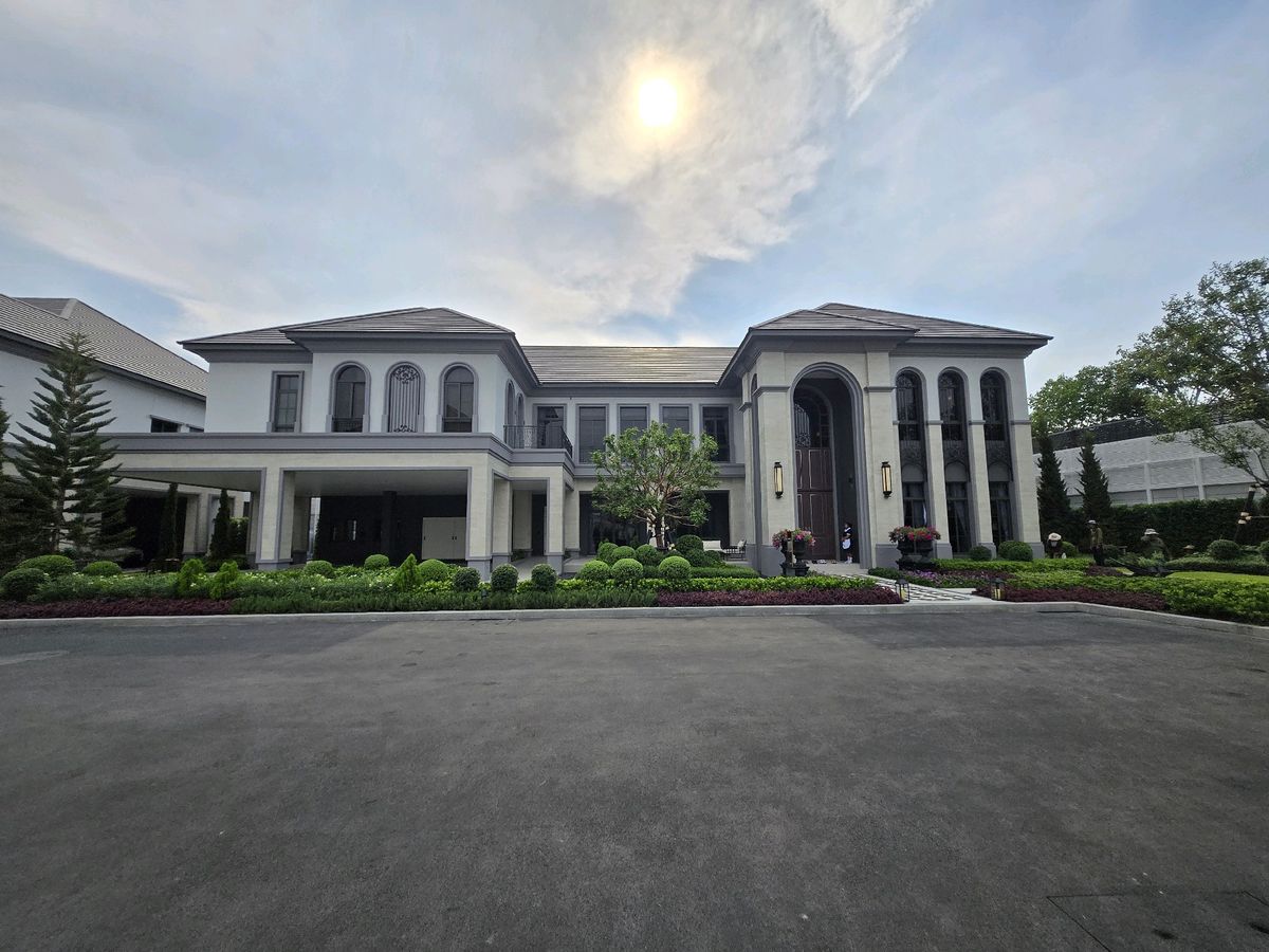 For SaleHousePattanakan, Srinakarin : ✨️The Palazzo, Krungthep Kreetha, large plot 140 million baht ✨️