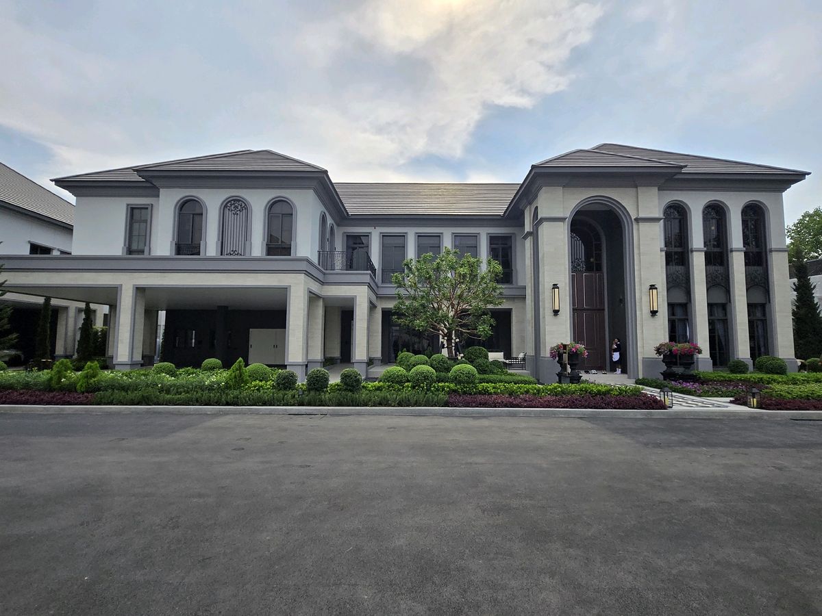 For SaleHousePattanakan, Srinakarin : ✨️The Palazzo, Krungthep Kreetha, large plot 140 million baht ✨️