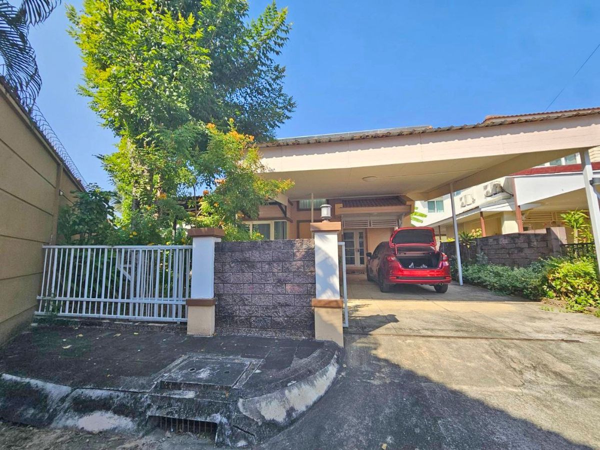 For RentHouseChiang Mai : Beautiful house in the project for rent 25,000 baht per month, near Charoen Charoen Market, only 5 minutes. No.13H098