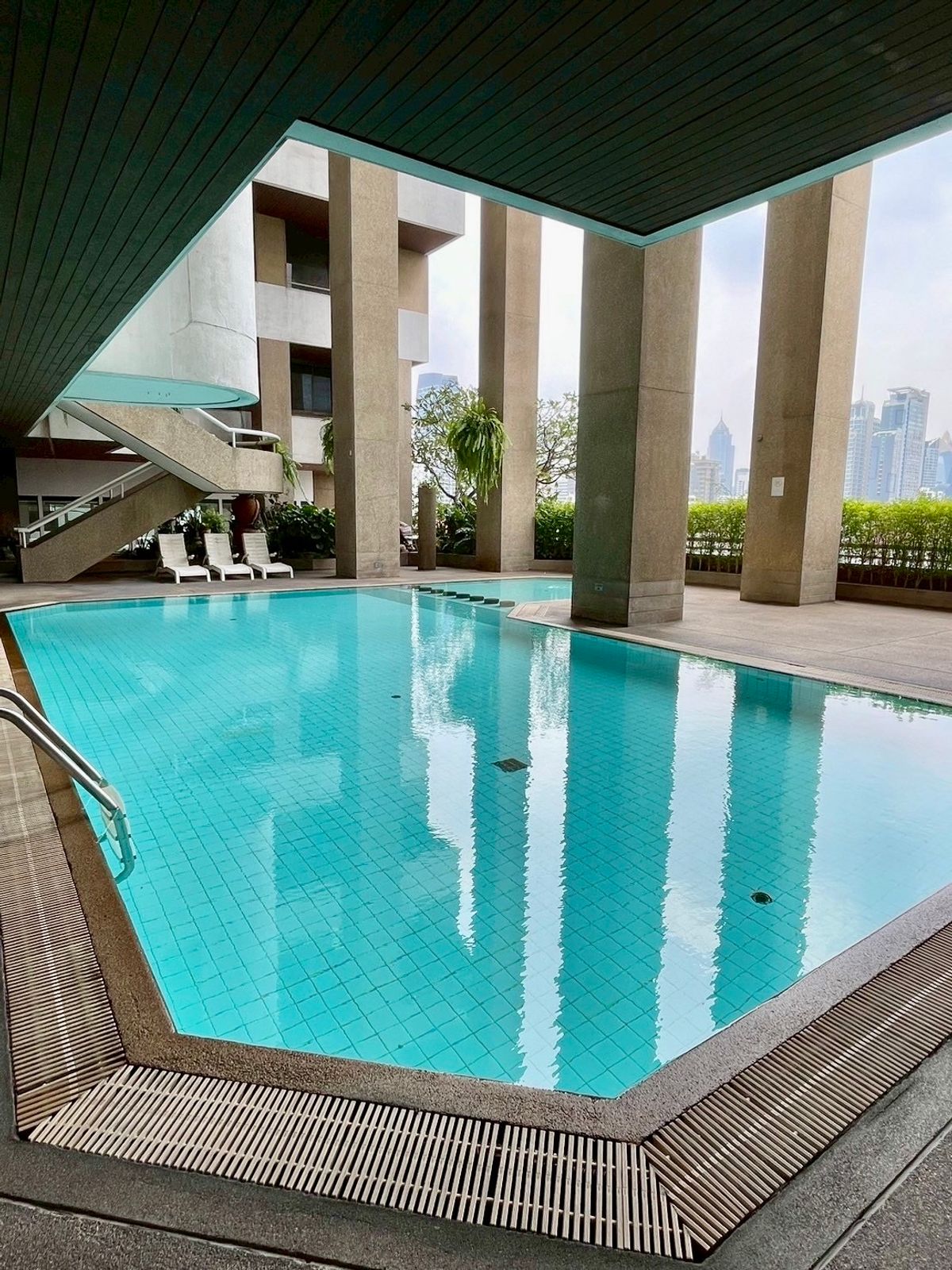 ขายคอนโดสุขุมวิท อโศก ทองหล่อ : ราคาดีสุด ขายด่วนAsoke Tower 3ห้องนอน4ห้องน้ำ+ห้องแม่บ้าน สอบถามได้นะคะ 