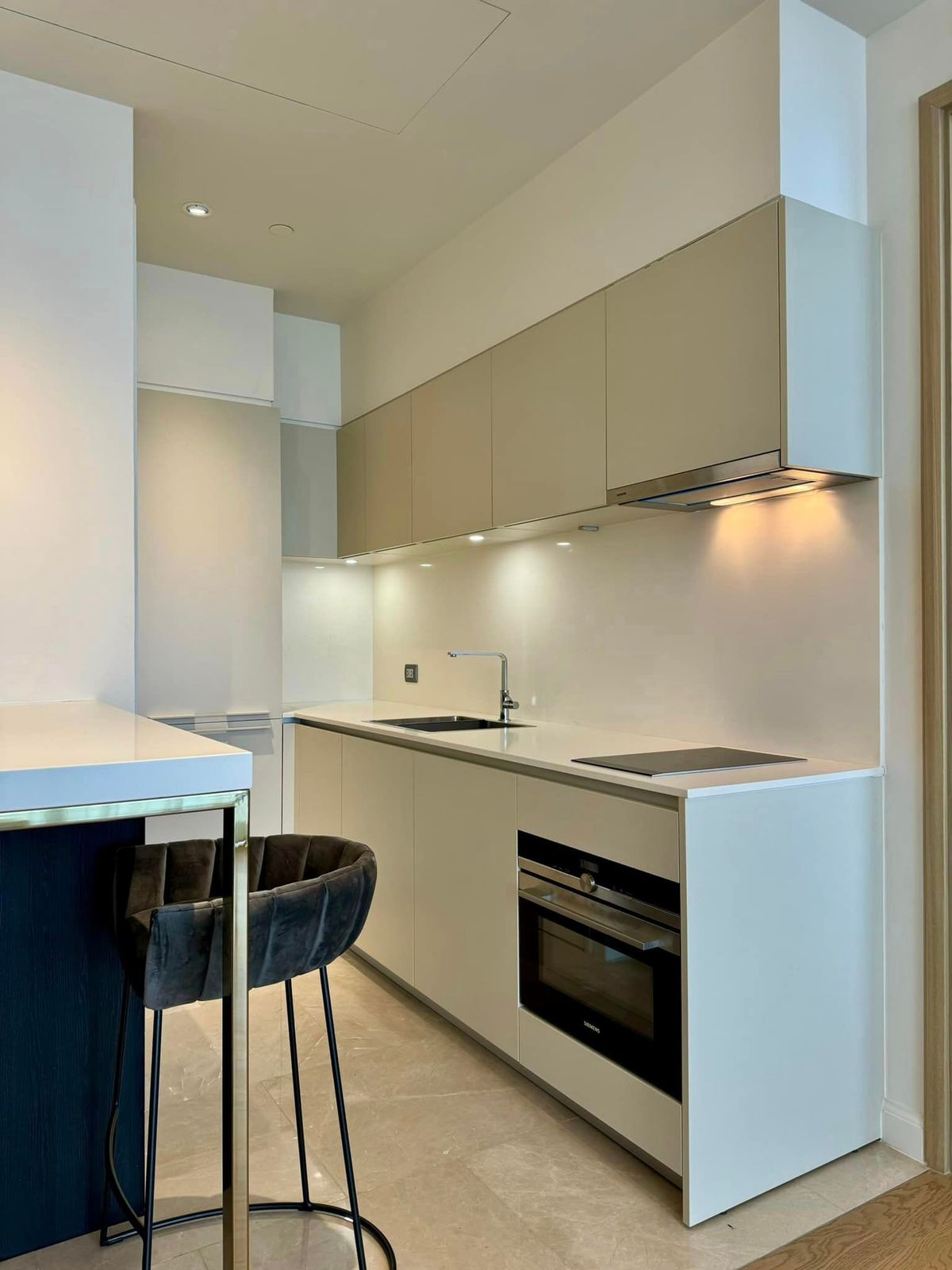 For RentCondoWongwianyai, Charoennakor : Magnolias Waterfront Residences⭐Luxury Condo 1 Bedroom⭐River View⭐Next to ICON Siam