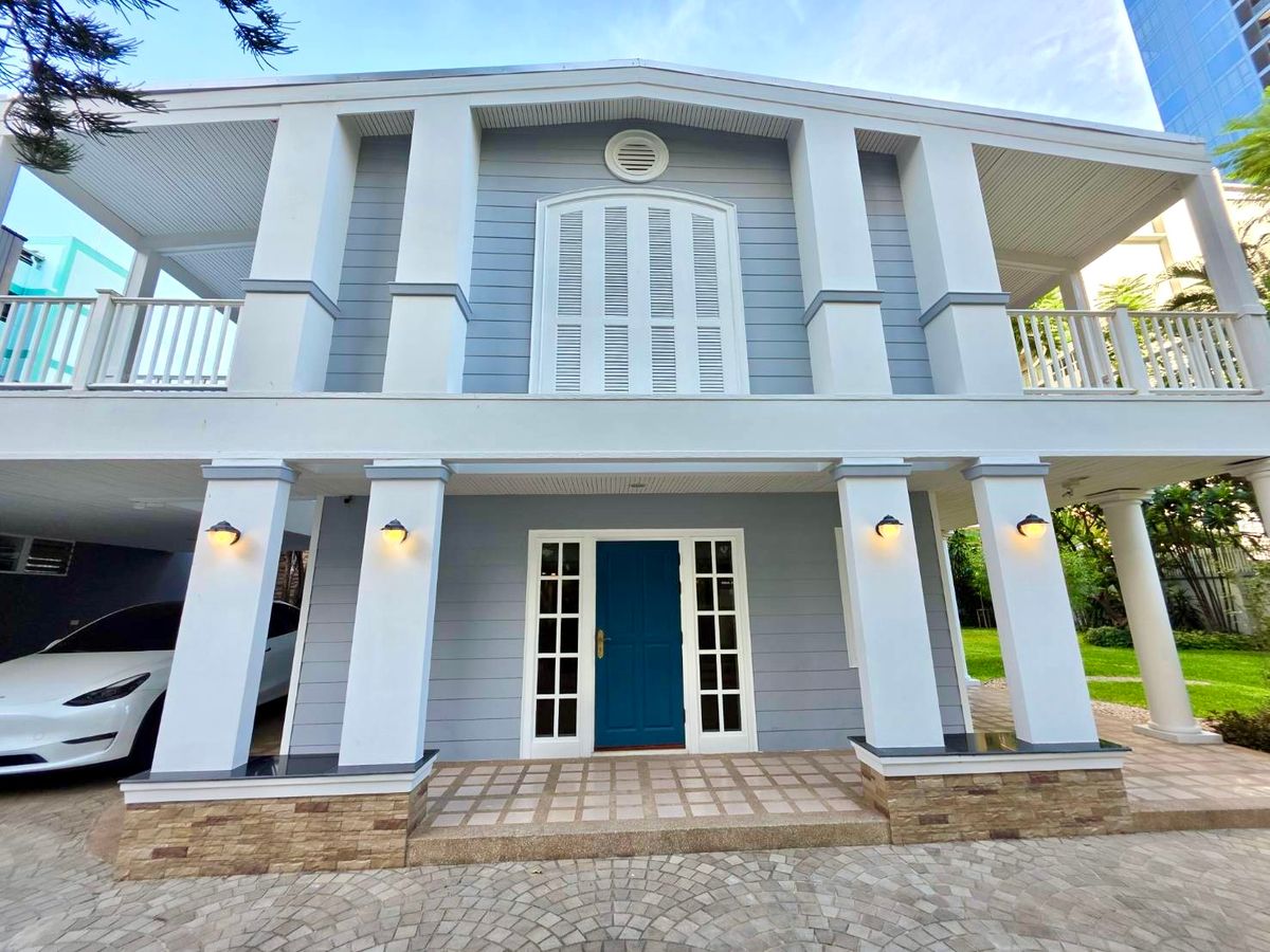 ให้เช่าบ้านราชเทวี พญาไท : House for rent soi Rangnam: 280 sqwah 4bed 4bath + Maid  350m. to BTS Victory Monument 195,000/mth. Am: 0656199198
