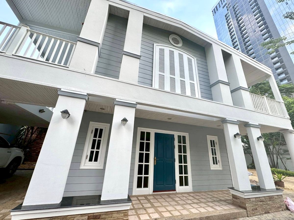 ให้เช่าบ้านราชเทวี พญาไท : House for rent soi Rangnam: 280 sqwah 4bed 4bath + Maid  350m. to BTS Victory Monument 195,000/mth. Am: 0656199198