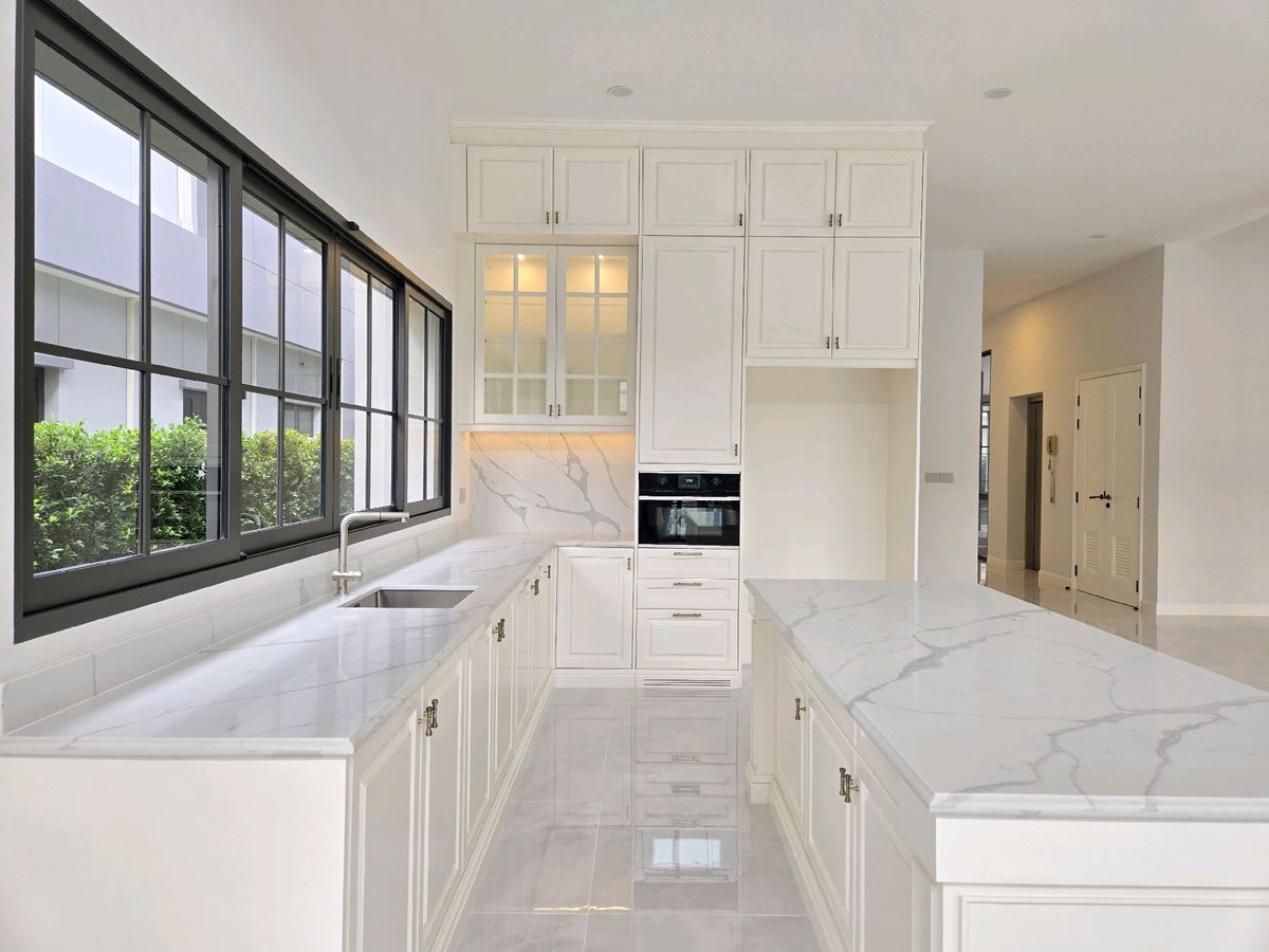 For SaleHousePattanakan, Srinakarin : ✨️The Palazzo, Krungthep Kreetha, large plot 140 million baht ✨️