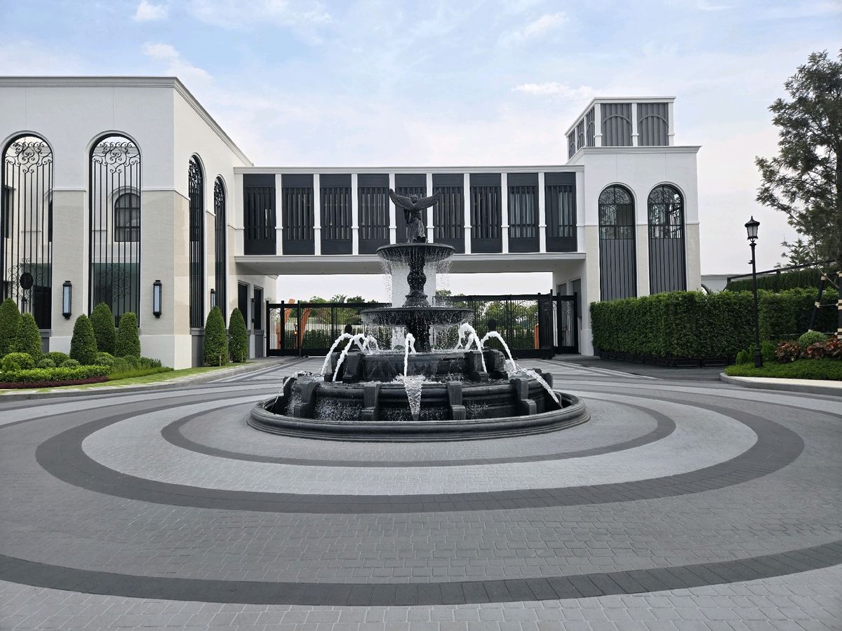 For SaleHousePattanakan, Srinakarin : ✨️The Palazzo, Krungthep Kreetha, large plot 140 million baht ✨️