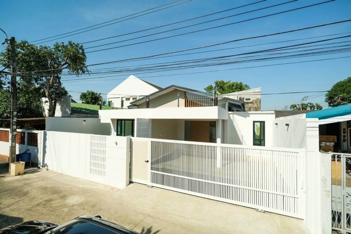 For SaleHouseLadkrabang, Suwannaphum Airport : Baan Seri -Onnut / 3 Bedrooms (Sale), Baan Seri - Onnut / 3 Bedrooms (SALE) FON028