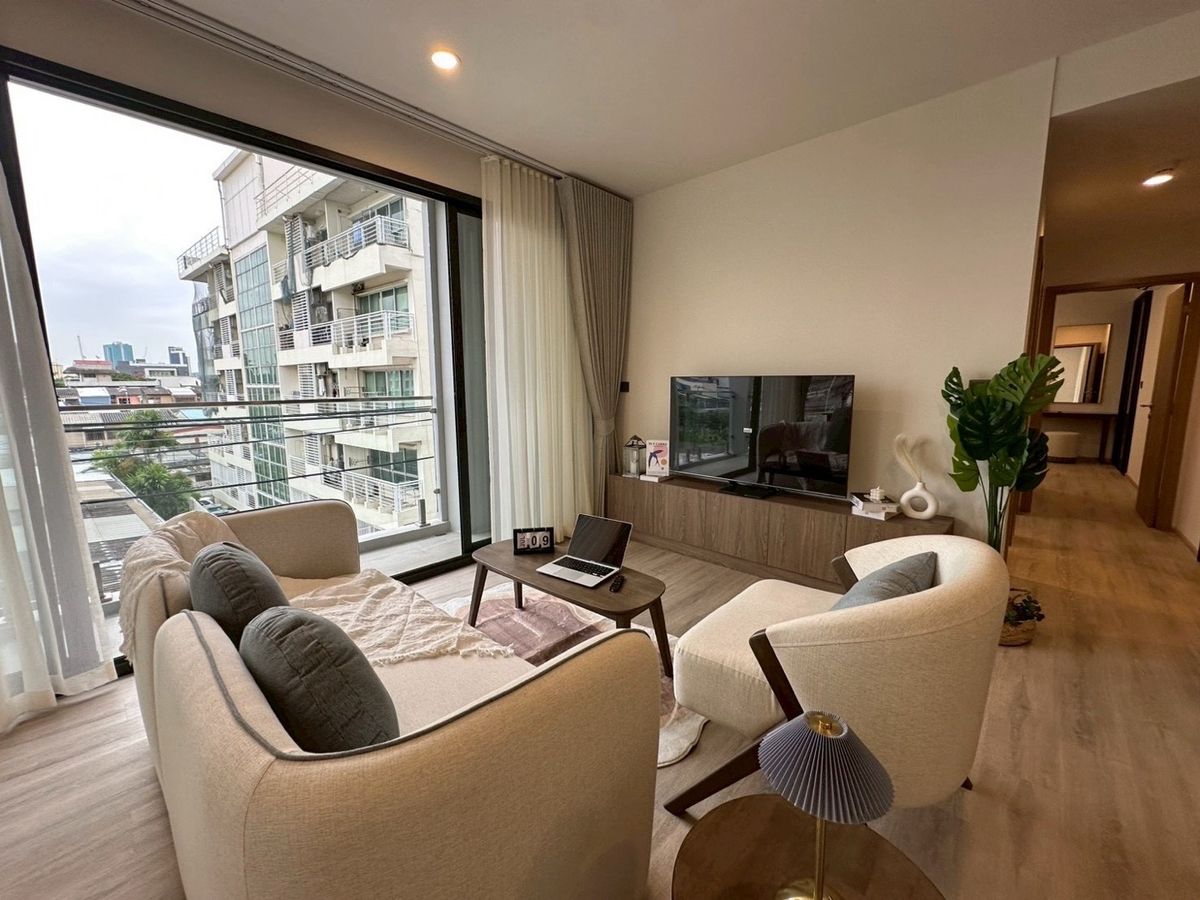 For RentCondoRama9, Petchburi, RCA : Rent 2 bedrooms, 90 sqm. Raising cats. Pynn Soonvijai Condo, near Krungthep Hospital, Tel. 062-339-3663.