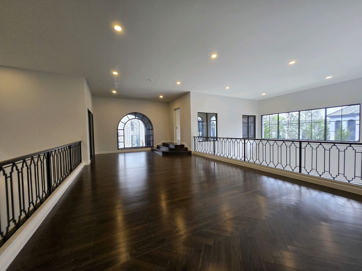 For SaleHousePattanakan, Srinakarin : ✨️The Palazzo, Krungthep Kreetha, large plot 140 million baht ✨️