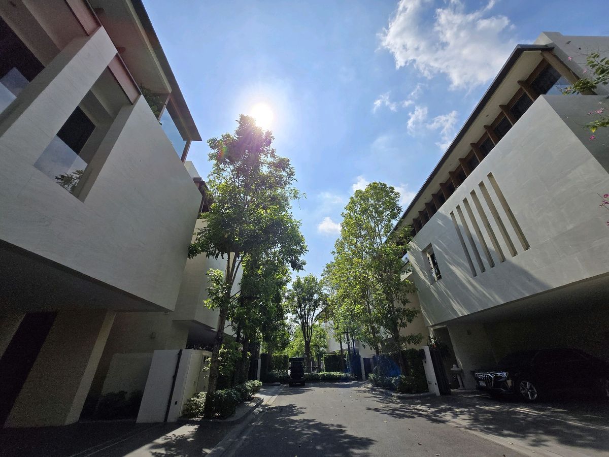 For SaleHousePattanakan, Srinakarin : 🚩 มือ 1 ซื้อตรงโครงการ 𝐏𝐀𝐑𝐊 𝐇𝐄𝐑𝐈𝐓𝐀𝐆𝐄 𝐏𝐀𝐓𝐓𝐀𝐍𝐀𝐊𝐀𝐑𝐍 มีสระ 64.5 ล้านบาท