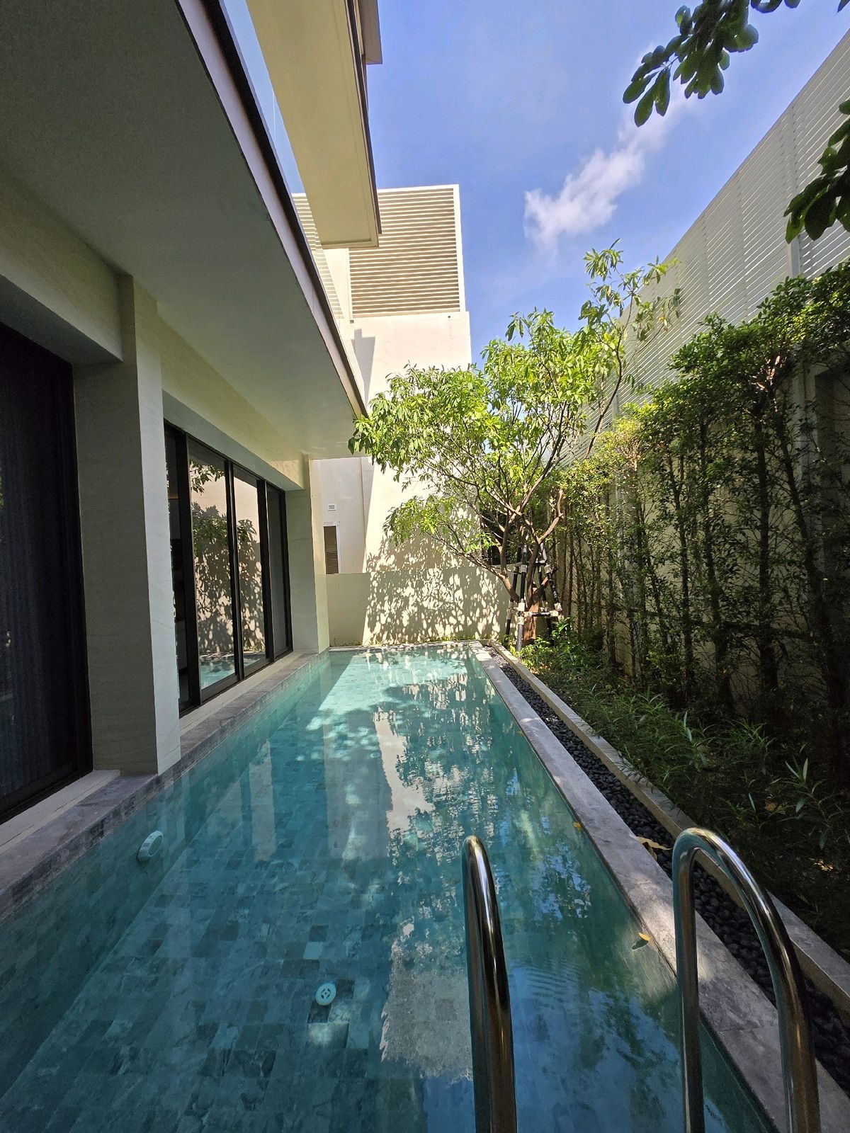 For SaleHousePattanakan, Srinakarin : 🚩 มือ 1 ซื้อตรงโครงการ 𝐏𝐀𝐑𝐊 𝐇𝐄𝐑𝐈𝐓𝐀𝐆𝐄 𝐏𝐀𝐓𝐓𝐀𝐍𝐀𝐊𝐀𝐑𝐍 มีสระ 64.5 ล้านบาท