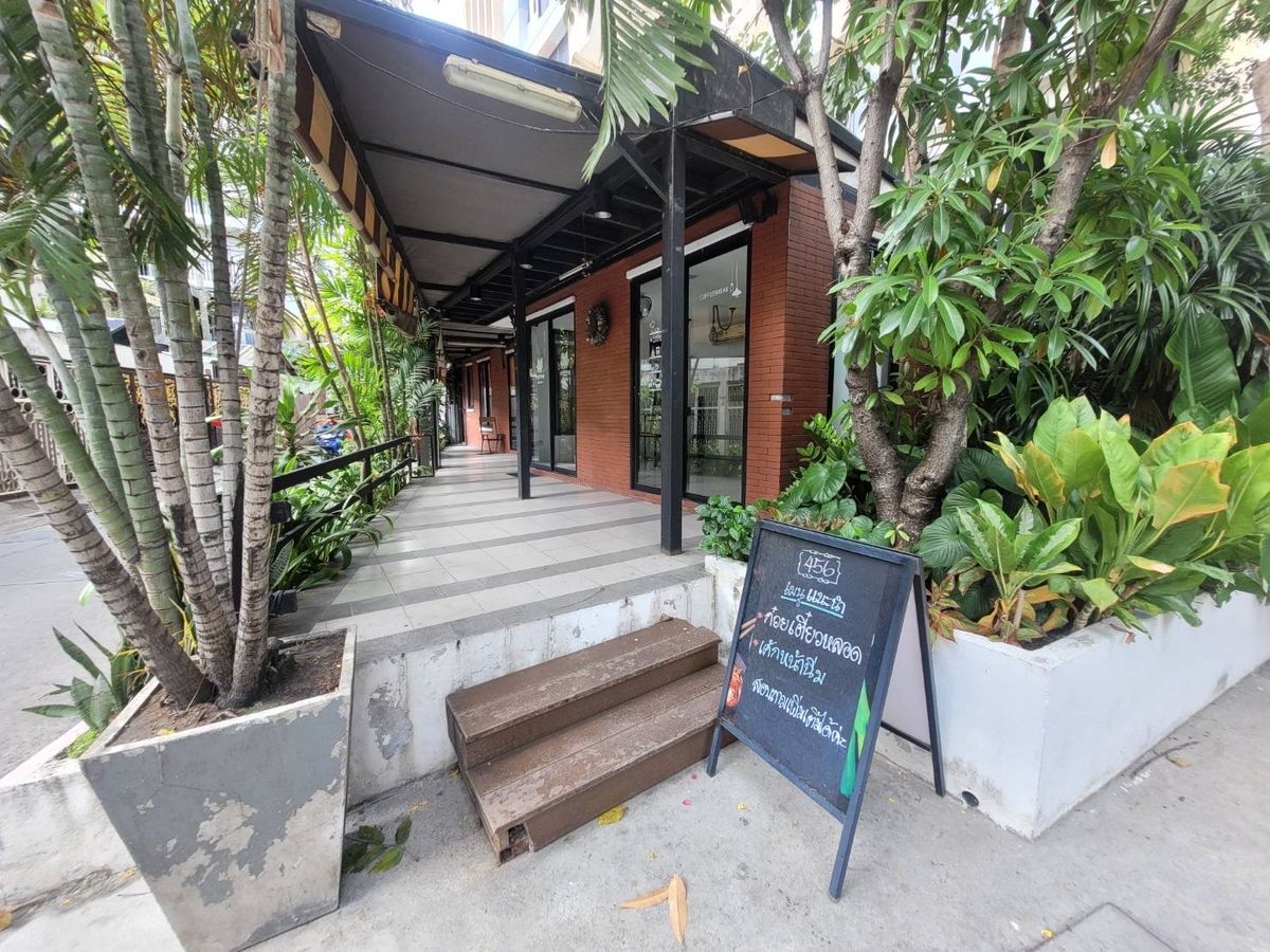 For RentRetail SpaceSapankwai,Jatujak : Rent a shop, good location in Chatuchak area, next to hundreds of rooms.