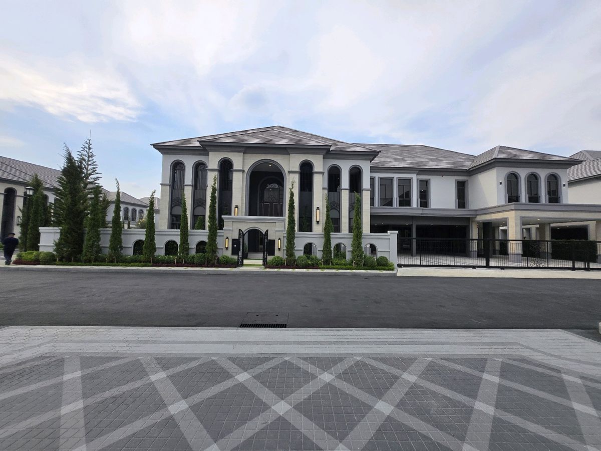 For SaleHousePattanakan, Srinakarin : ✨️The Palazzo, Krungthep Kreetha, large plot 140 million baht ✨️
